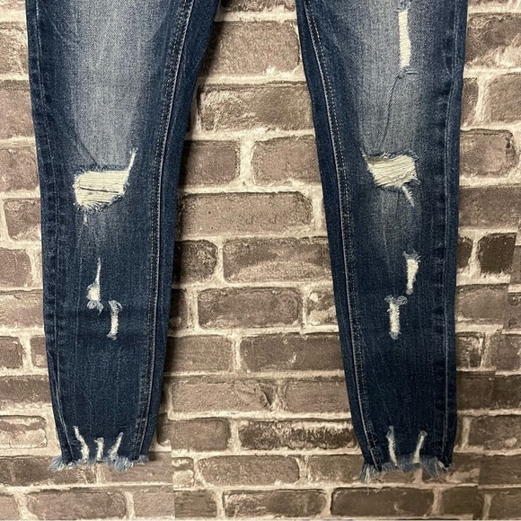 NWT KanCan High Rise Curvy Dark Ripped Cropped Jean - Picture 7 of 12
